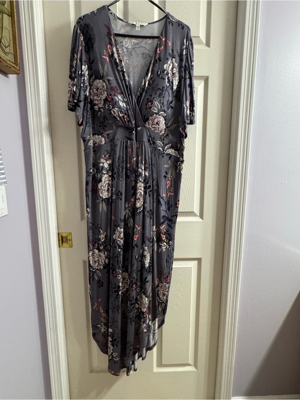 Women's Floral V-Neck long Dress - Gray plus size xxl Never worn Seven7